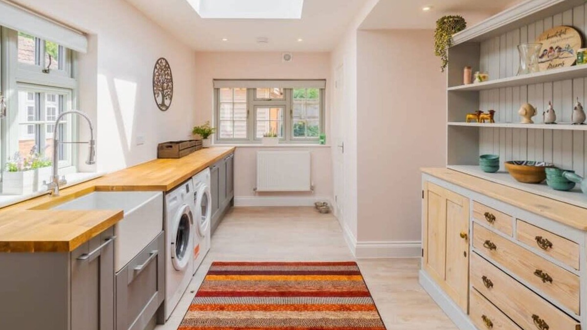 Maidenhead House | Chic 6-Bed Getaway, Private Drive, Near Windsor