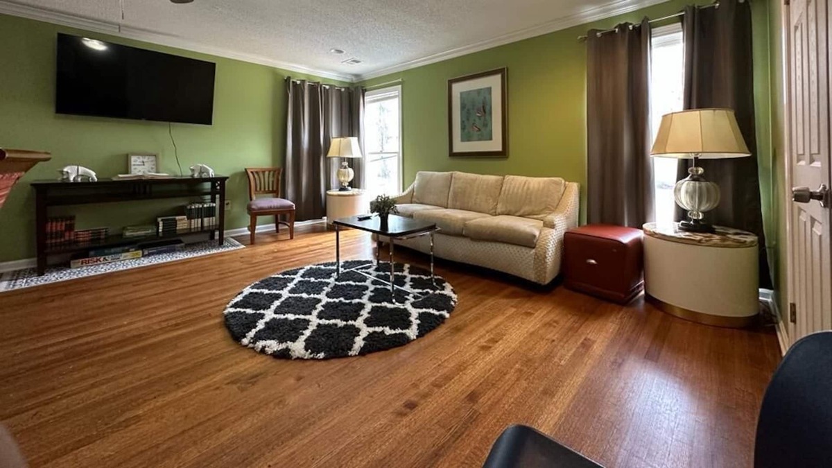 Cordova House | Chic 6 King beds and more, Cordova Near Shopping