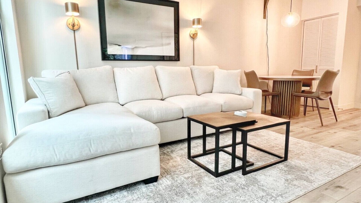Little Italy Condo | Chic Acqua Vista Condo
