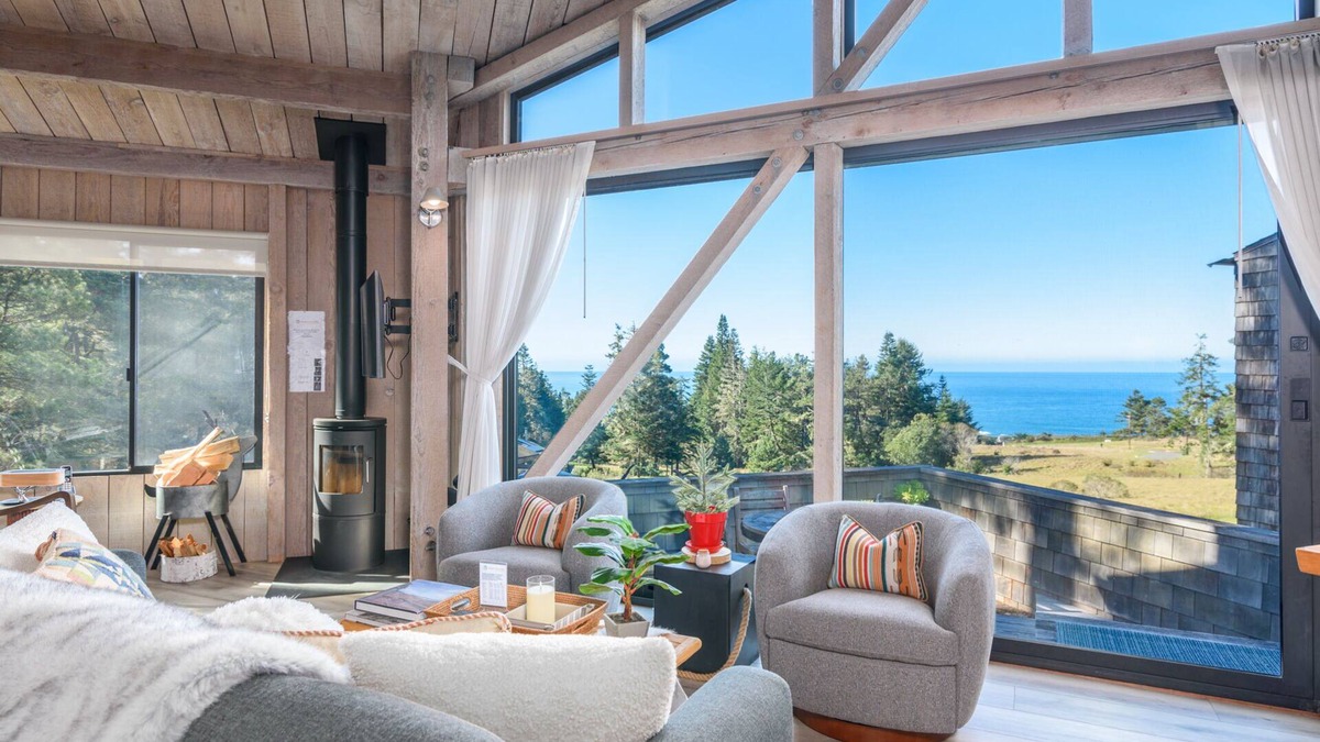 Sea Ranch Cottage | Chic and Modern Loft Home in Desirable Sea Ranch! Walk to the Beach and Trails