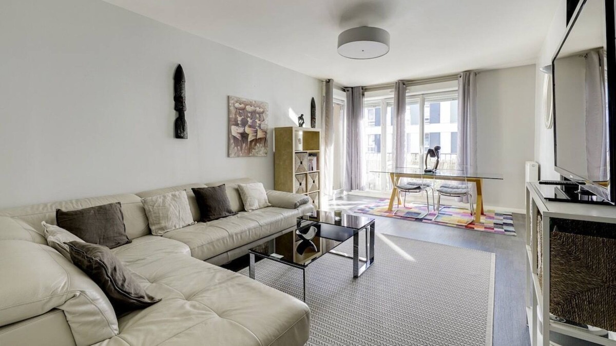 Orly Apartment | Chic Apart With Terrace and Parking