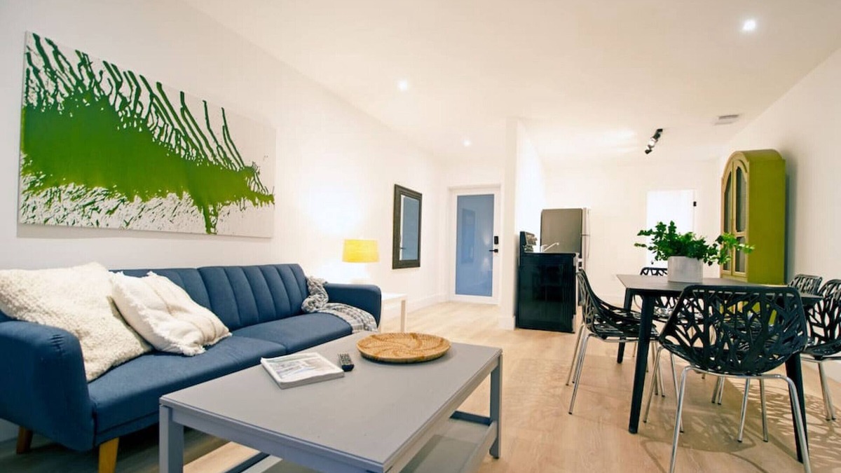 Eastern Shores Condo | Chic apartment beside canal and near the beach