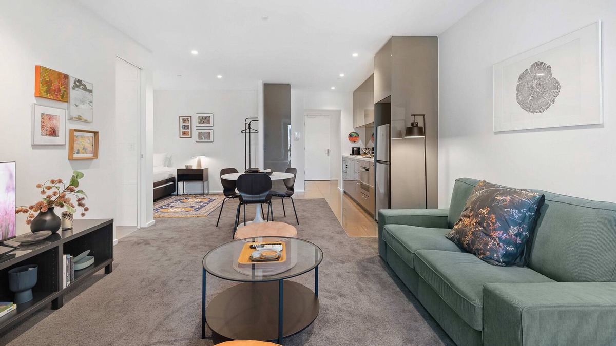 Melbourne Central Business District Apartment | Chic Apartment In Melbournes Heart
