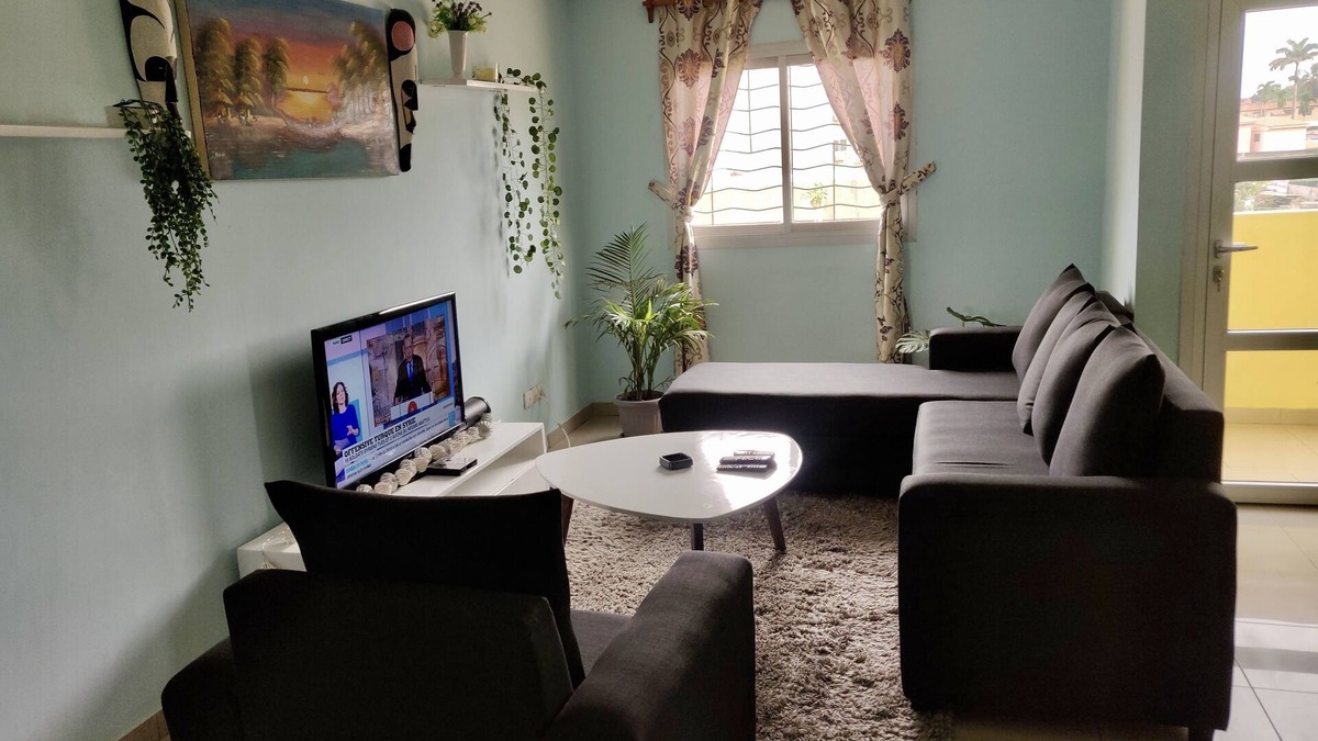 Yaounde Apartment | Chic apartment in the heart of Dtwn Ydé FREE WiFI