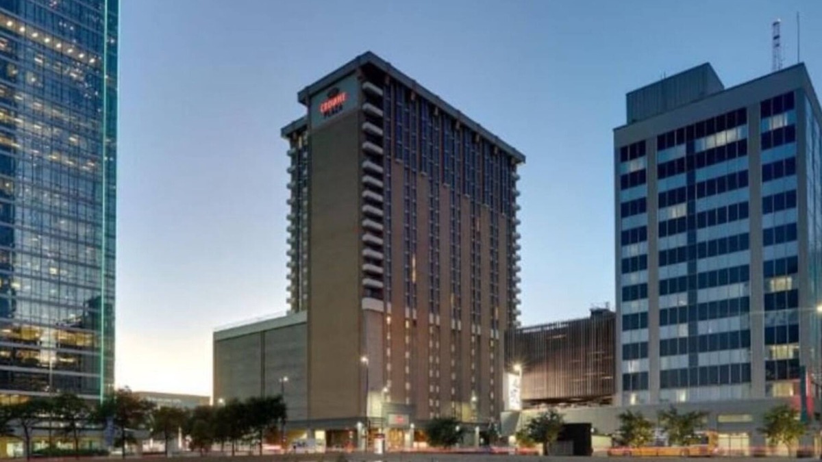 Downtown Dallas Apartment | Chic Apartment with a view
