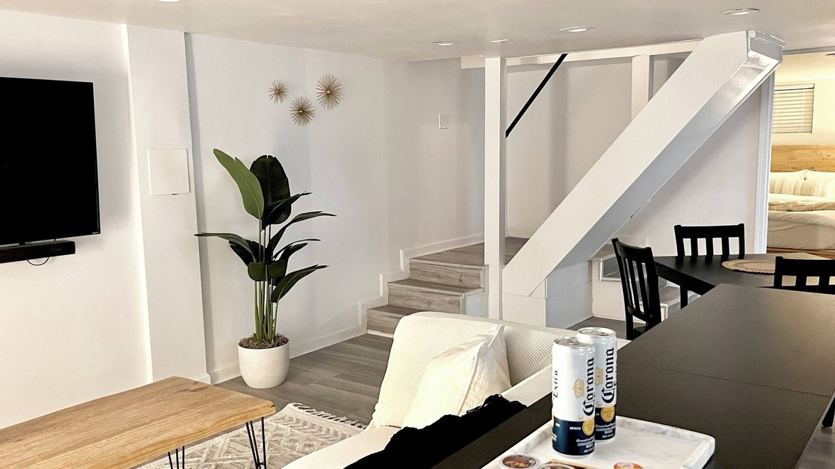Atlanta Apartment | Chic Basement Suite ATL - Private Entrance & Free Charge and Park