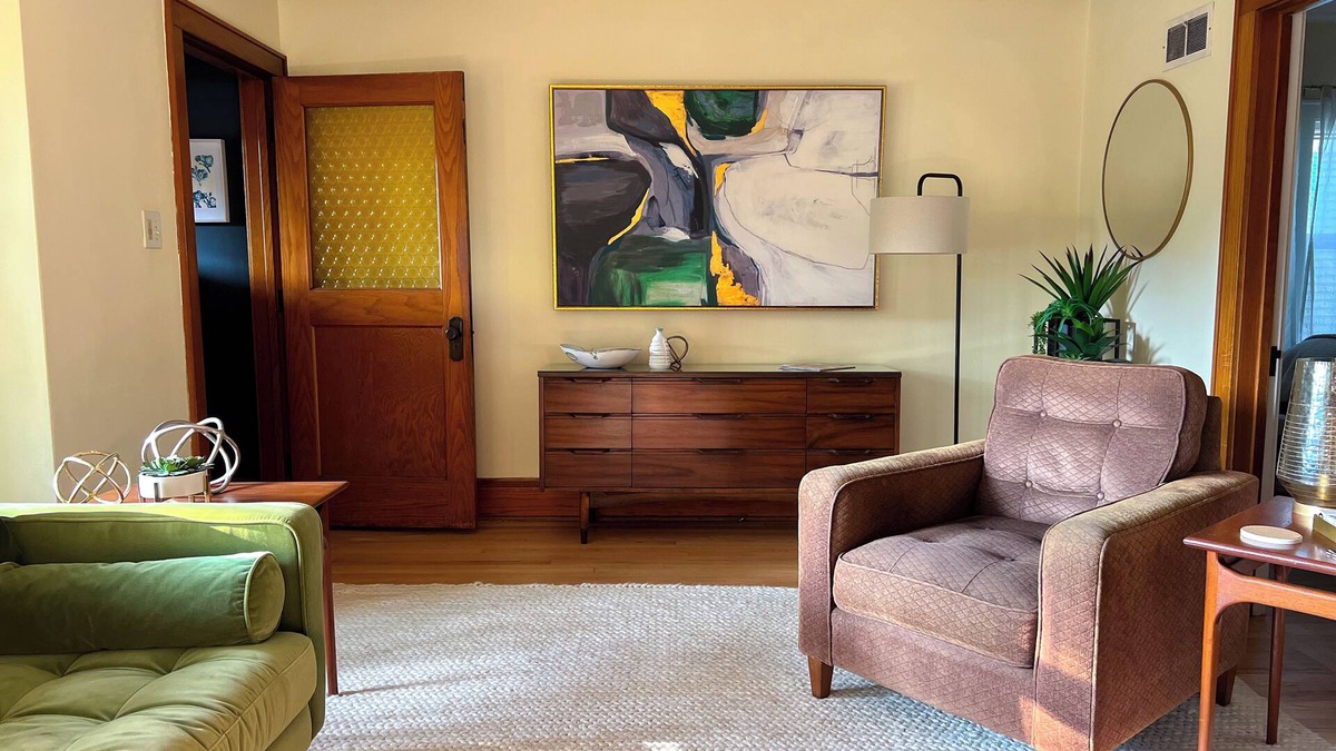 Bay View House | Chic Bay View Getaway - Charming 2-bedroom duplex with WiFi in amazing Milwaukee