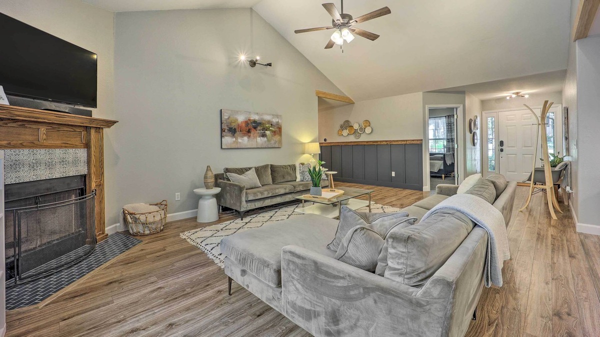 Bella Vista Cottage | Chic Bella Vista Getaway: Bike the Back 40!