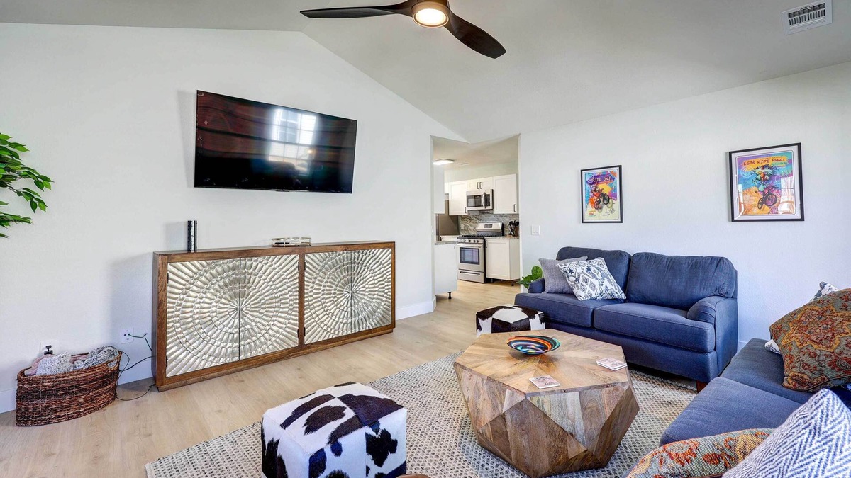 Bentonville House | Chic Bentonville Home w/Patio & Fire Pit!