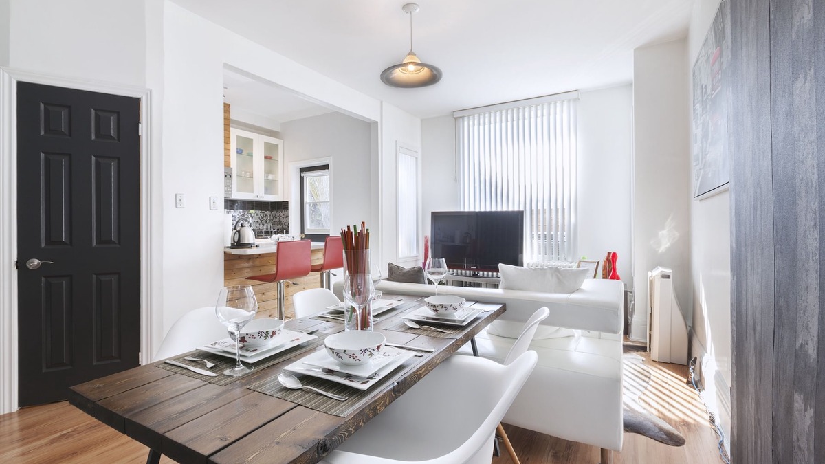 Parkdale Apartment | Chic Boutique Stylish Open concept 1 BR Suite w/Balcony Downtown Toronto