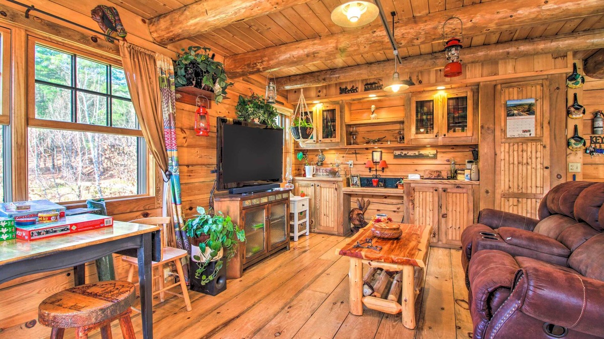 Florence Cabin | Chic Brandon Cabin w/Pool, Hot Tub + Sauna!