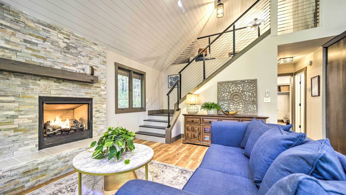 Brevard Cabin | Chic Brevard Cabin - Nature, Trails, & Water!