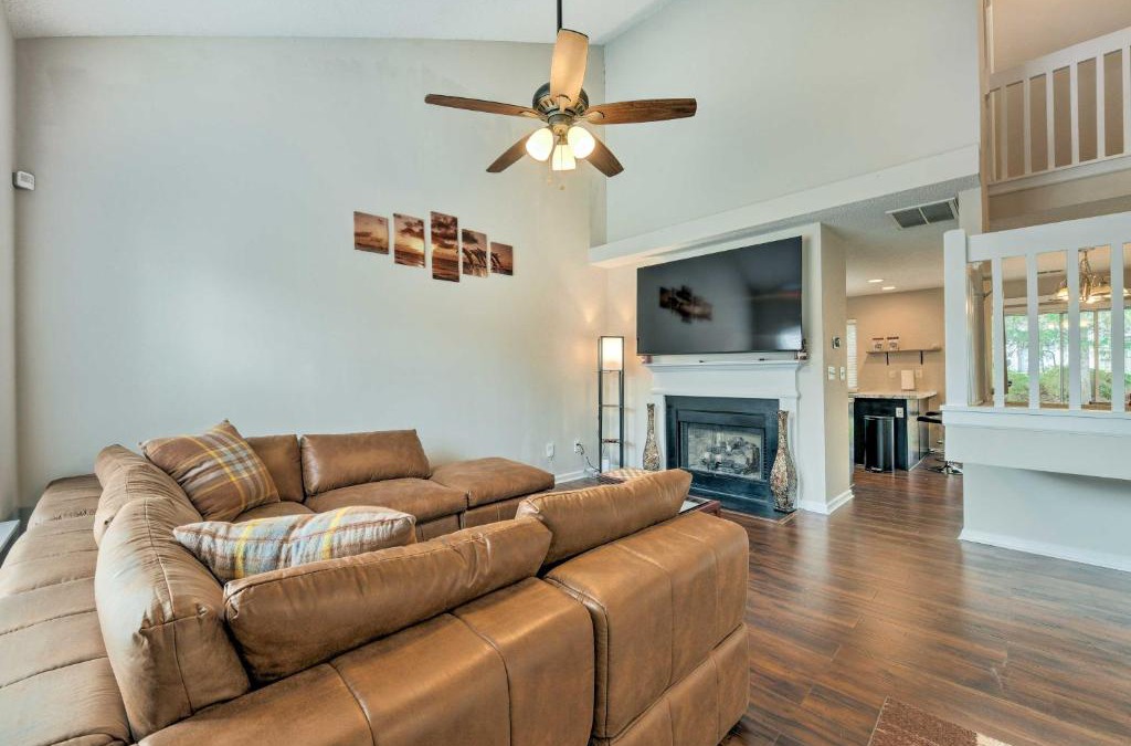 Charlotte House | Chic Charlotte Townhome with Community Pool