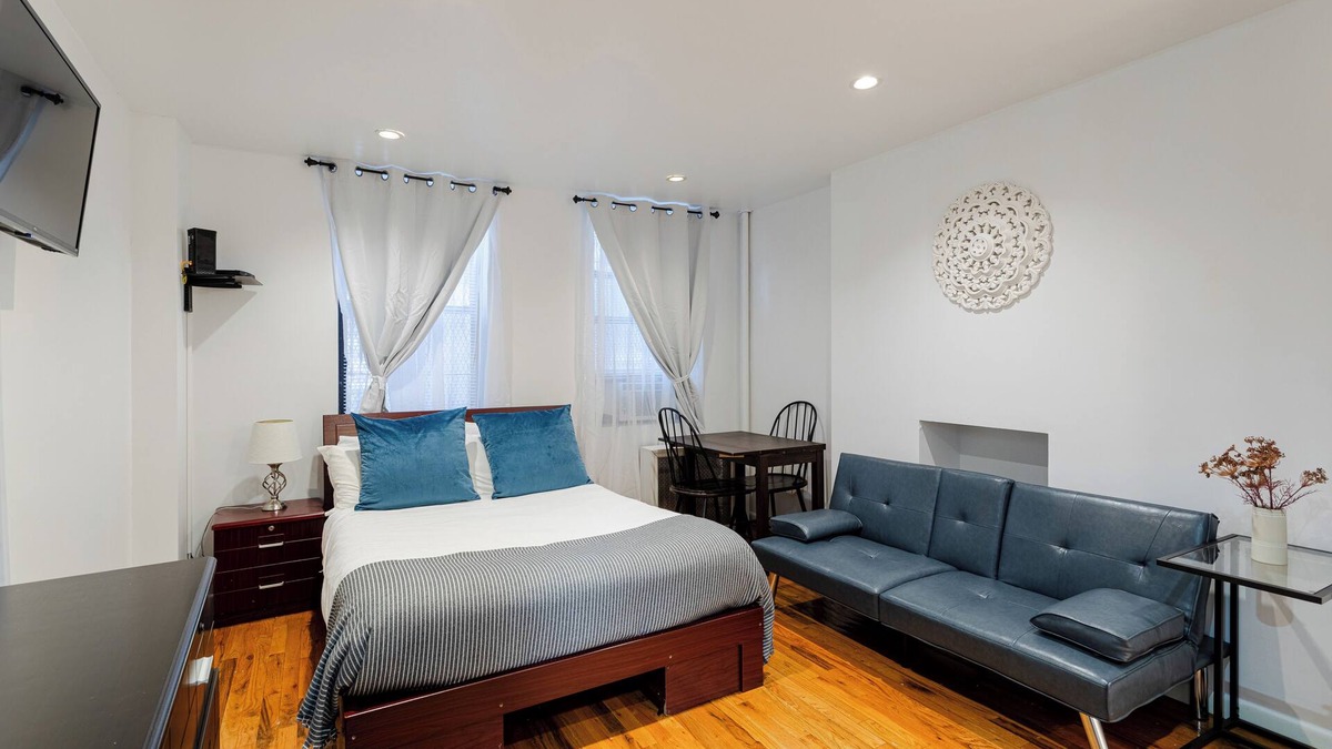 Midtown South Apartment | Chic Chelsea Studio 2RE in Flower District