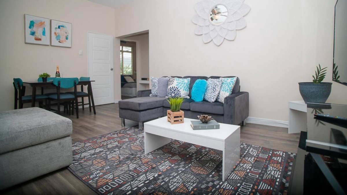 Woodbrook Condo | Chic City Getaway