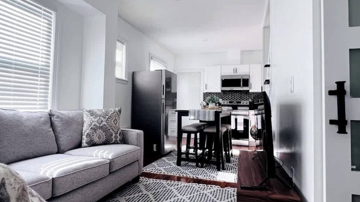 Riverside House | Chic City Guesthouse Getaway