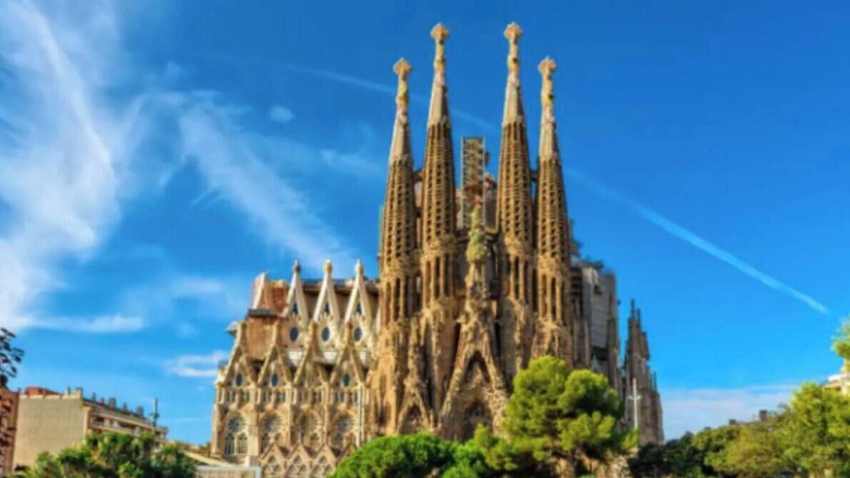 La Sagrada Familia Apartment | Chic City Retreat in the Heart of Barcelona