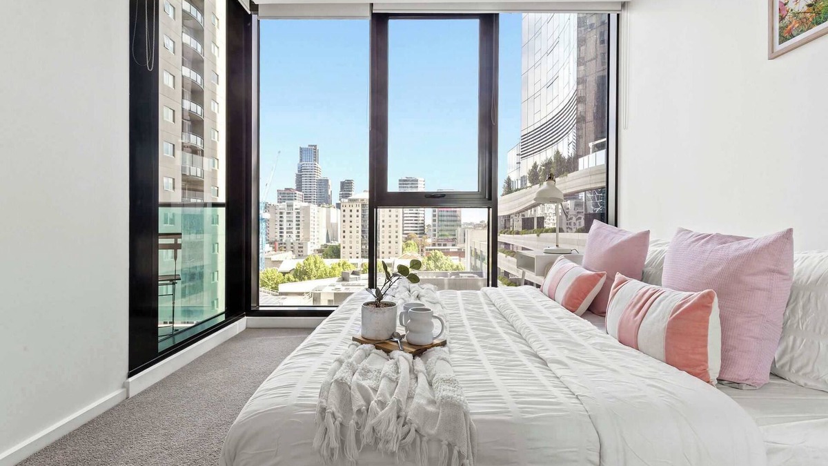 Melbourne Central Business District Apartment | Chic City Views Modern Comfort Near Southern Cross