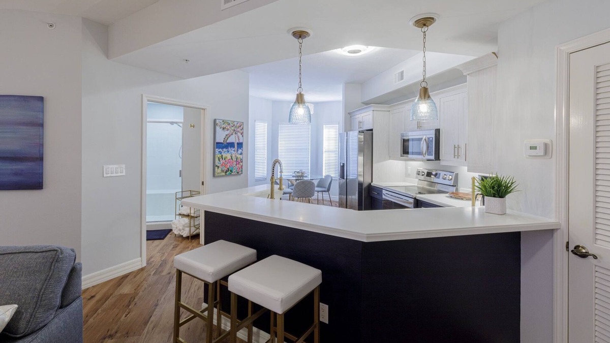 Redevelopment Area Condo | Chic Coastal Condo - Steps to the Best of Naples