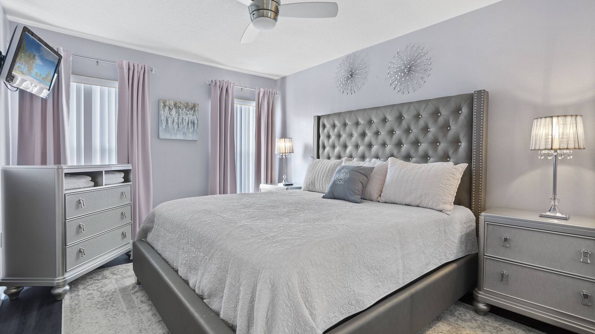 Lindfields Condo | Chic & Comfortable ☺ Pool+Spa+Grill+Games!