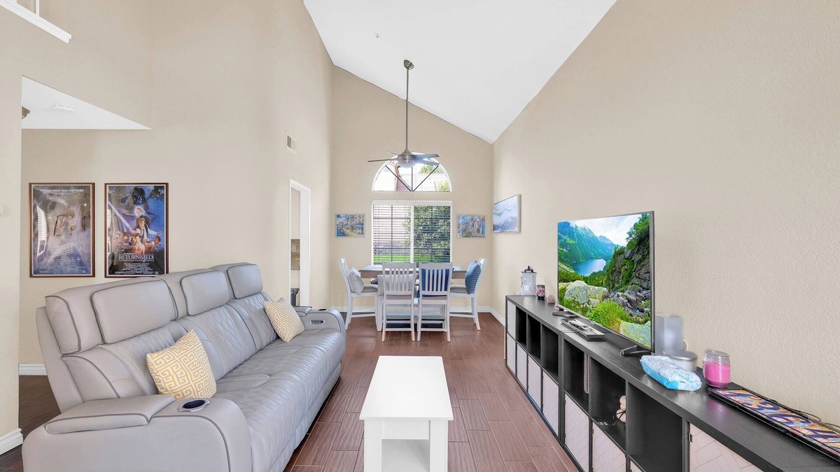 Fontana House | Chic & Comfy Home Near Airport Pet-Friendly