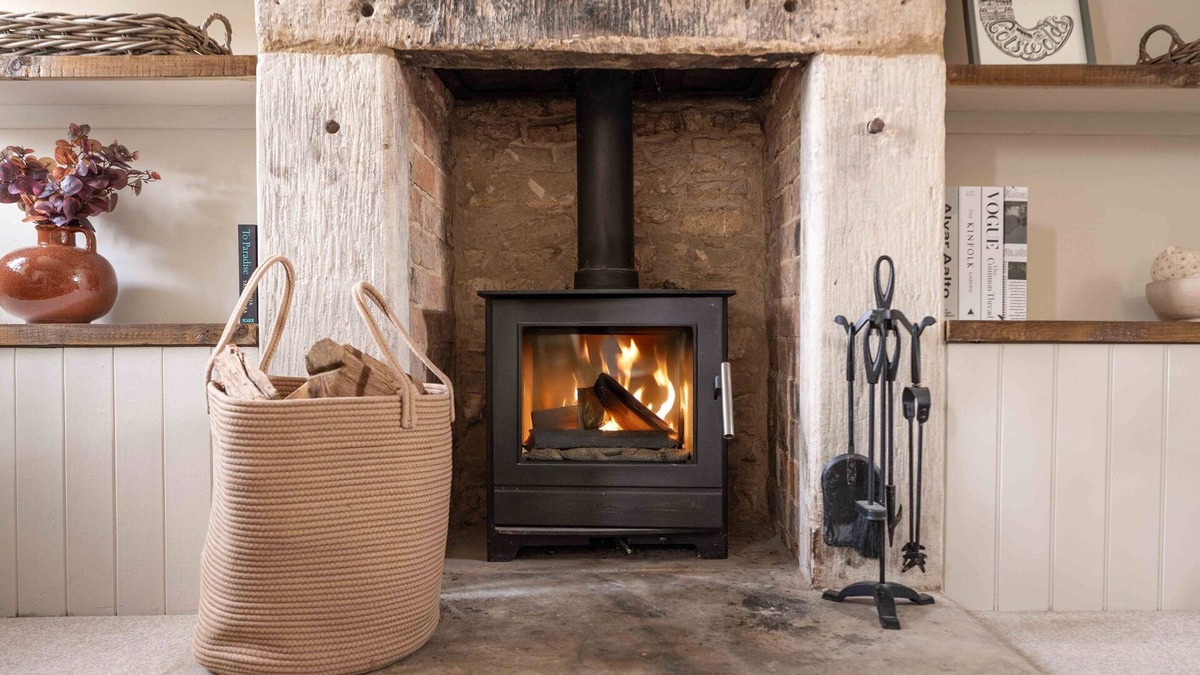Bourton-on-the-Water Cottage | Chic Cottage - Central Bourton - Parking