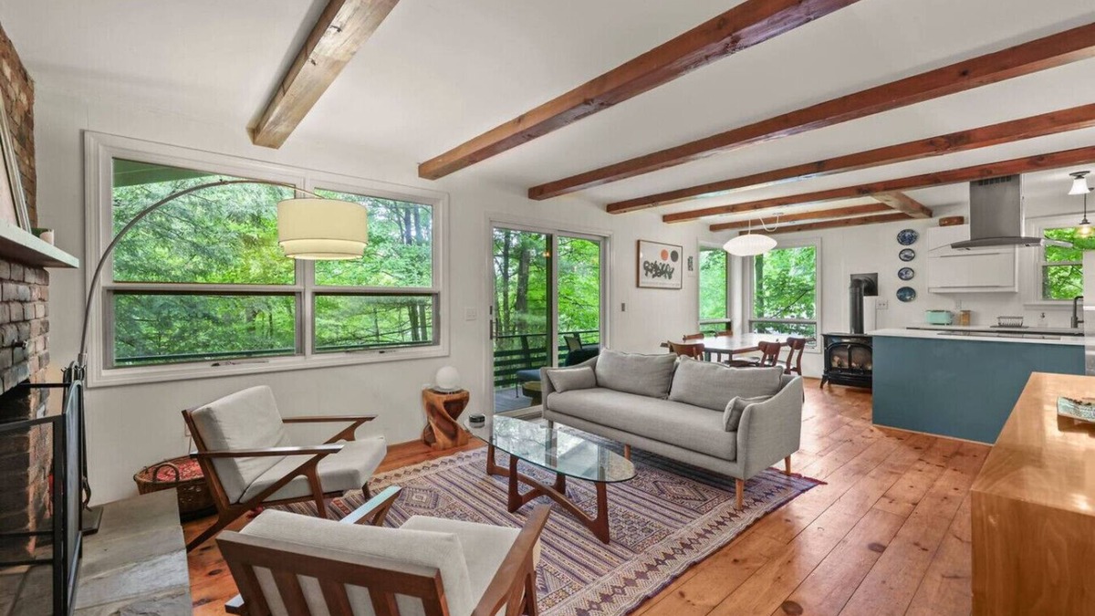 Richmond Apartment | Chic Cottage at Richmond Pond