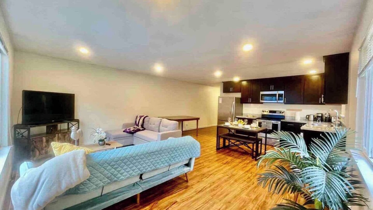 West Queen Anne House | Chic & Cozy 2BR/2BA in Queen Anne Comfortabl Stay