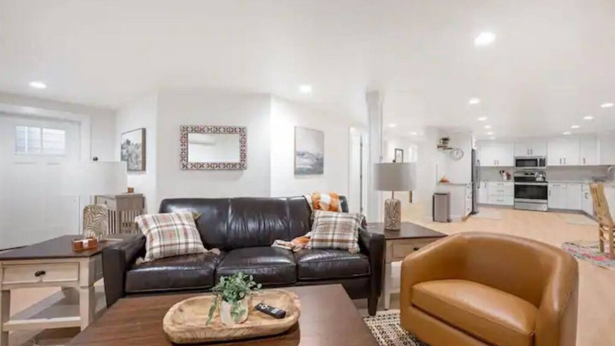 East End House | Chic Downtown Boise Retreat: Modern Apartment