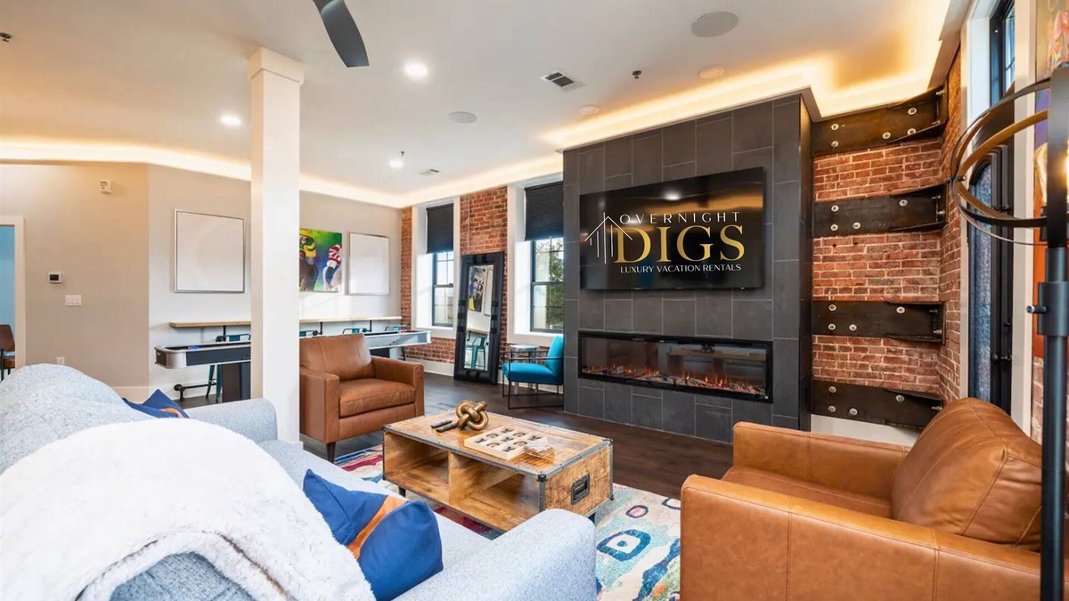 Hot Springs House | Chic Downtown Retreat | Fireplace | Game Area