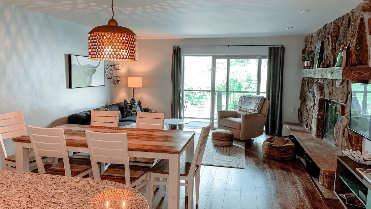 Winter Park Condo | Chic downtown WP condo; 5 mins to slopes 🎿; walk to drinks🍹& dining, hot tub