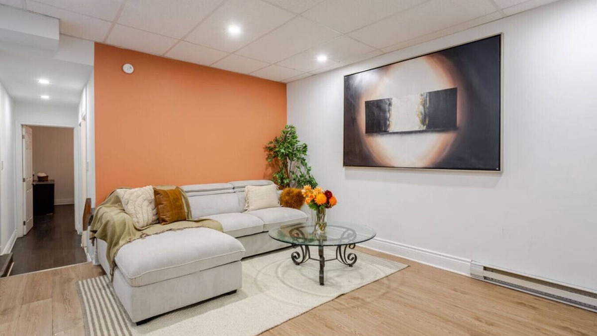 Downtown Montreal Apartment | Chic DT MTL Condo w/Rooftop, BBQ & Jacuzzi