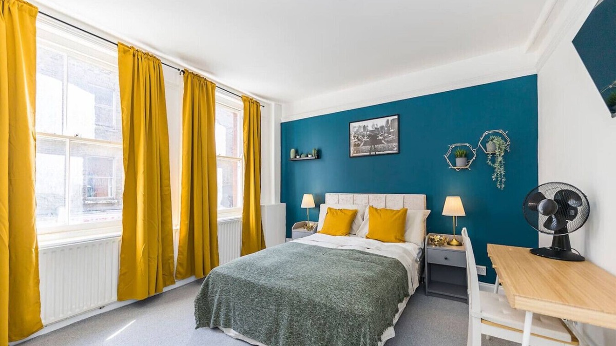 Spitalfields Apartment | Chic Ensuite Room Brick Lane