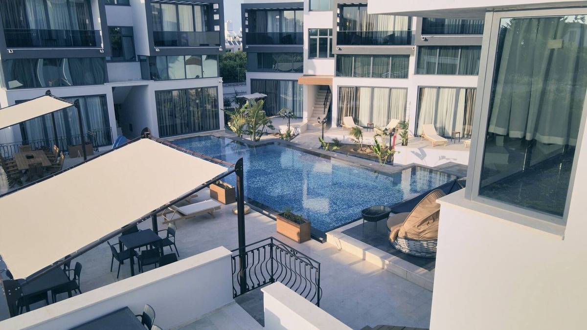 Karakum House | Chic Flat w Pool 5 min to Beach in Kyrenia