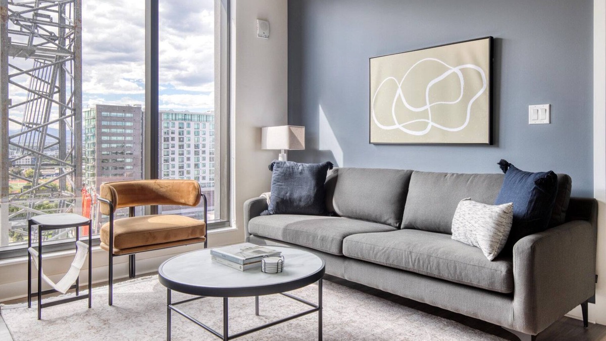 Golden Triangle Apartment | Chic Golden Triangle 2BR w/ Pool, Gym & W/D, next to Park, by Blueground
