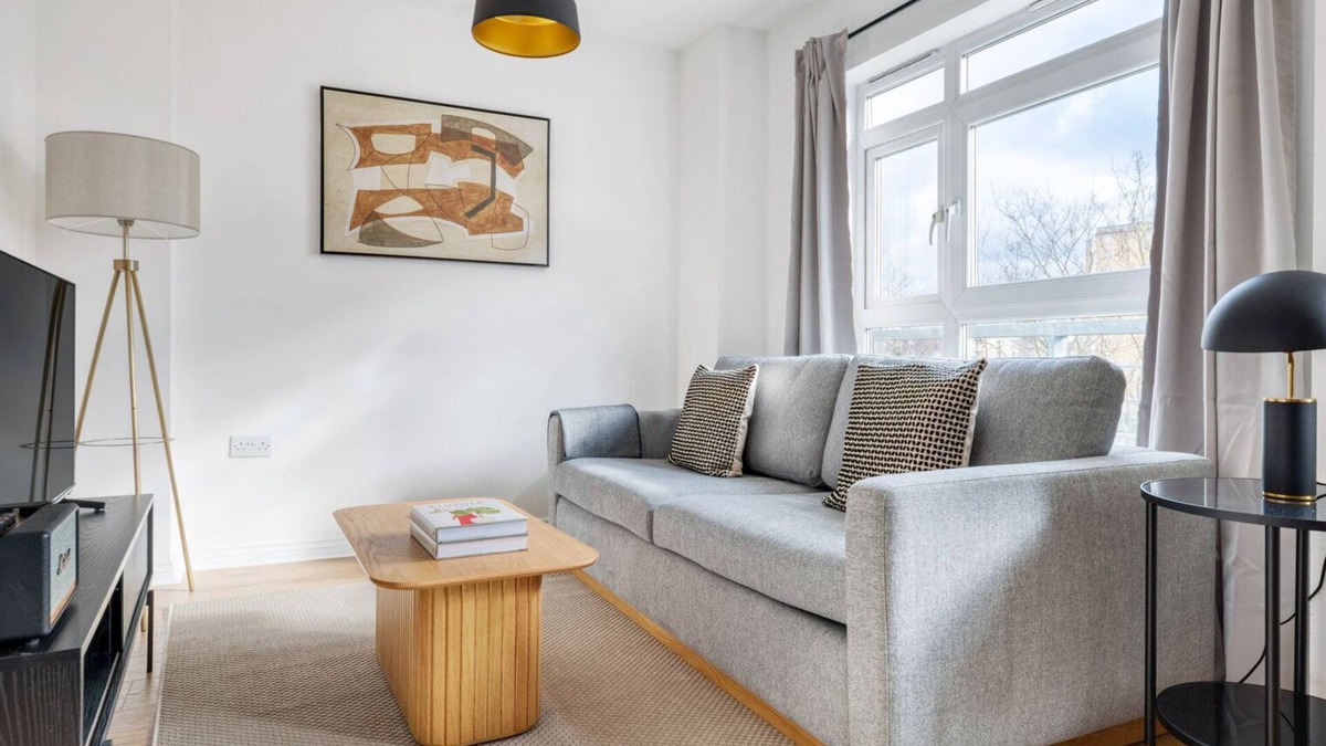 Hackney Central Apartment | Chic Hackney 2BR in gated development, nr shops & bars, by Blueground