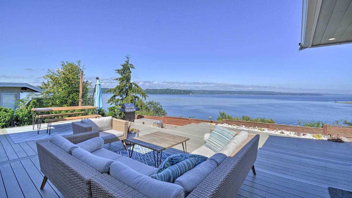 Hansville Villa | Chic Hansville Getaway Near Beach + Trail!