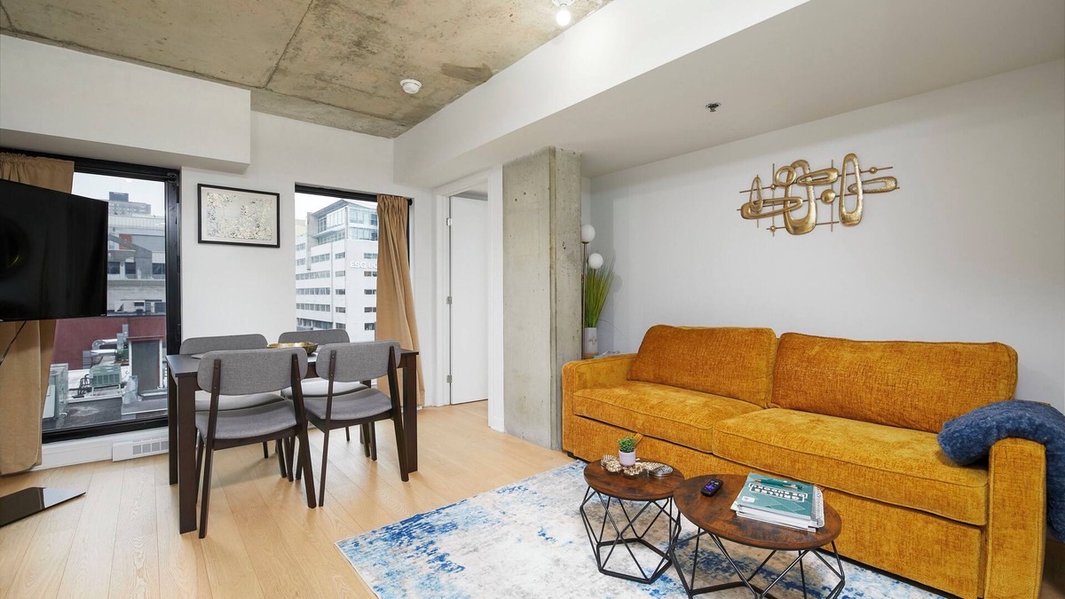 Quartier des Spectacles House | Chic Hideaway - Downtown Hotspot