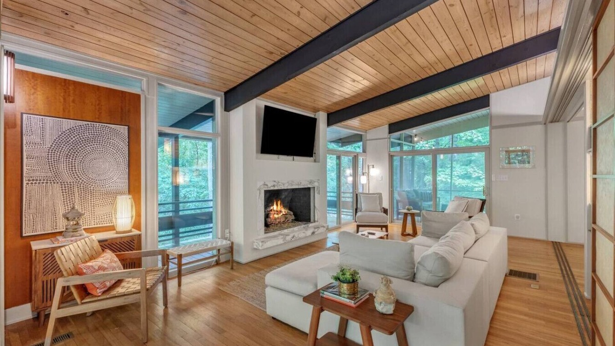 Chapel Hill House | Chic Japanese Inspired Mid-Century Modern Retreat