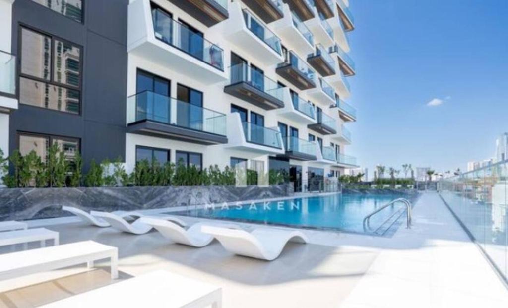 Jumeirah Village Circle Apartment | Chic Jvc 1br Balcony, Pool And Parking