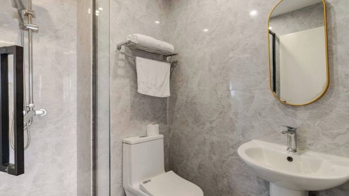 Kilimani Apartment | Chic Kilimani Apartment Plush Couch & King Bed