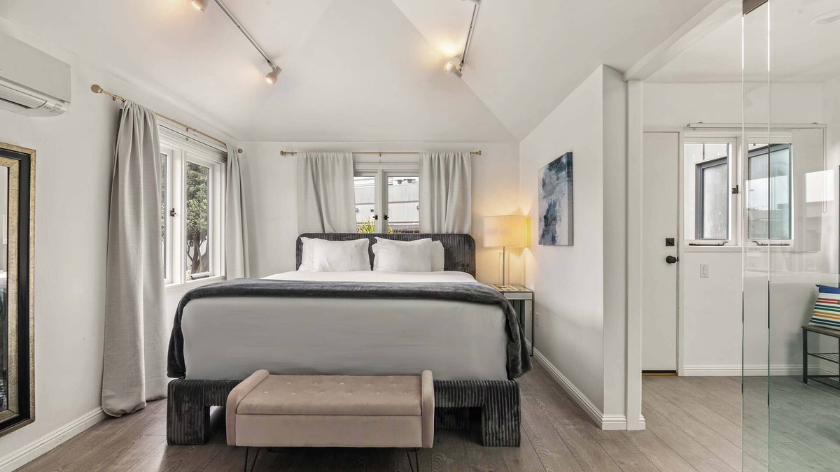 Village of La Jolla Apartment | Chic La Jolla Studio Steps to Ocean & Dining!