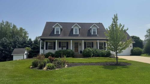 Zenda House | Chic Lake Geneva Retreat Spring & Summer Getaway Near Lake & Golf