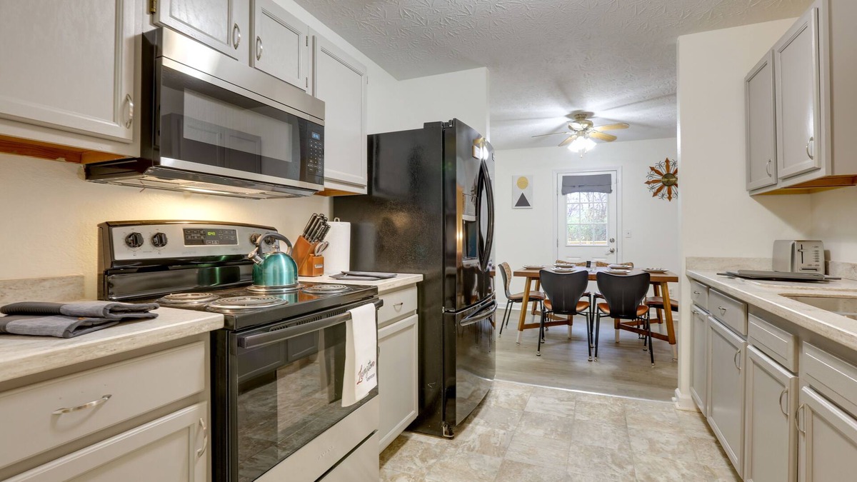 Lexington Cottage | Chic Lexington Home w/ Deck ~ 5 Mi to Downtown!
