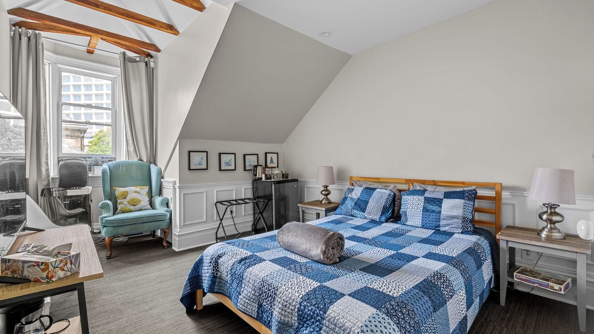 Downtown Halifax Apartment | Chic Loft suite with WiFi & AC in historic downtown town Halifax near waterfront