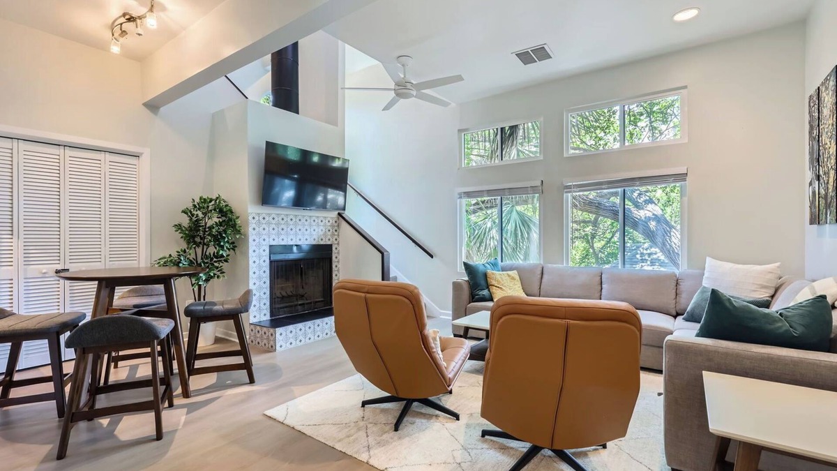 Judge's Hill Condo | Chic Mid-Century! Walk to UT and Downtown