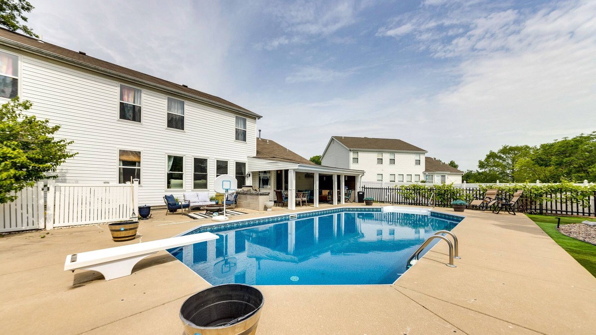 Dardenne Prairie House | Chic Missouri Retreat - Pool, Fire Pit & Grill!