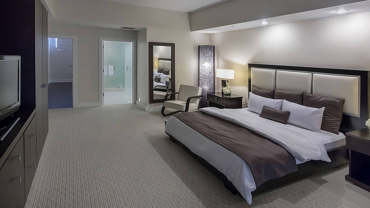 Ludlam Hotel | Chic & Modern Living in Miami! Outdoor Swimming Pool + Spa