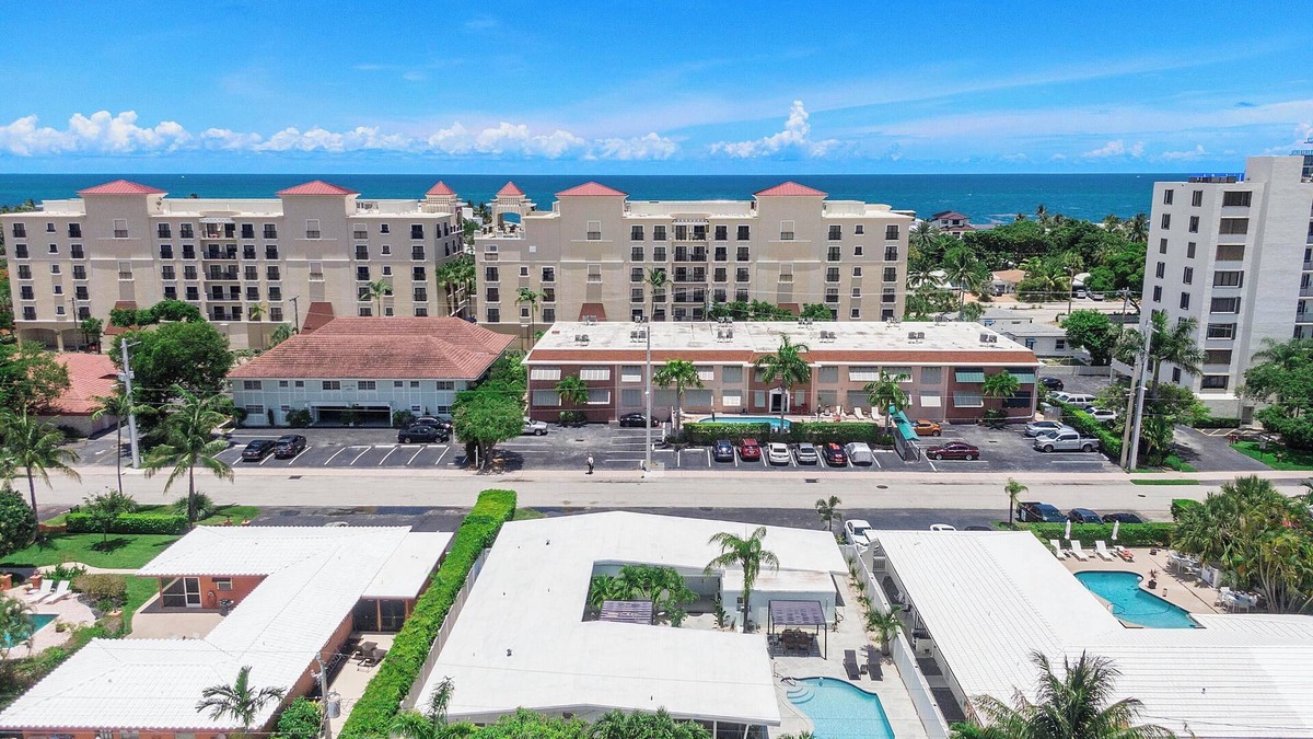 Dolphin Isles Apartment | Chic Modern Oasis with Pool – Steps from the Shore
