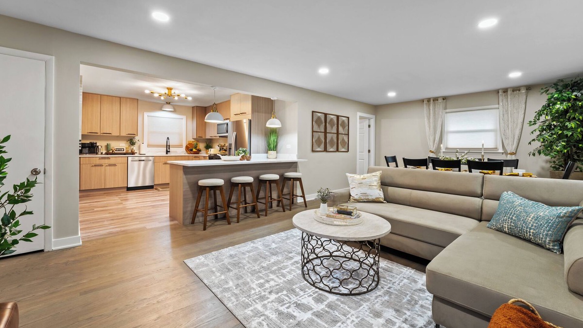 Waukegan House | Chic Oasis/Game Room/Near Base/5 Bedroom